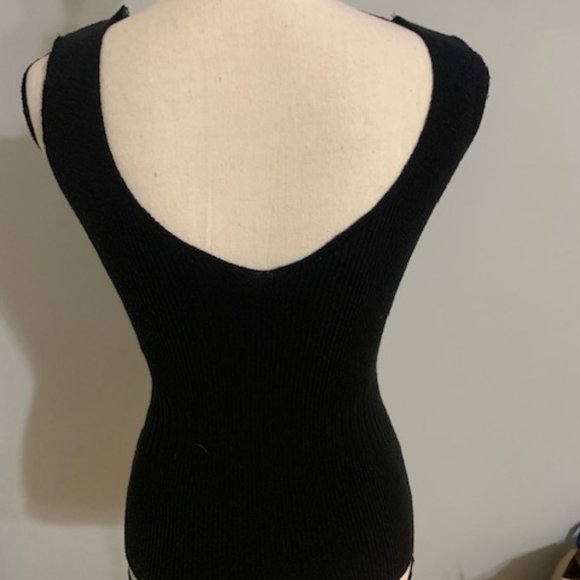 Flowered Knit tops - 2 for one! FUN and Classy - Picture 2 of 11